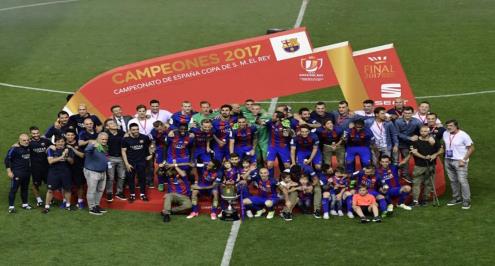 بالفيديو.. برشلونة يعزز رقمه القياسي ويتوج بكأس الملك على حساب ألافيس